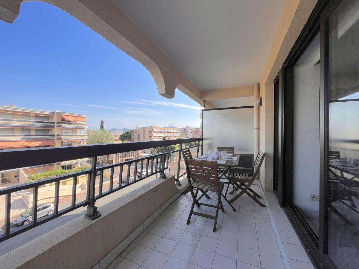 Studio Cabine A 200M De Port Frejus, Plage, Commerces, Terrasse, 4 Couchages, Menage Inclus - Fr-1-226A-31 Екстериор снимка