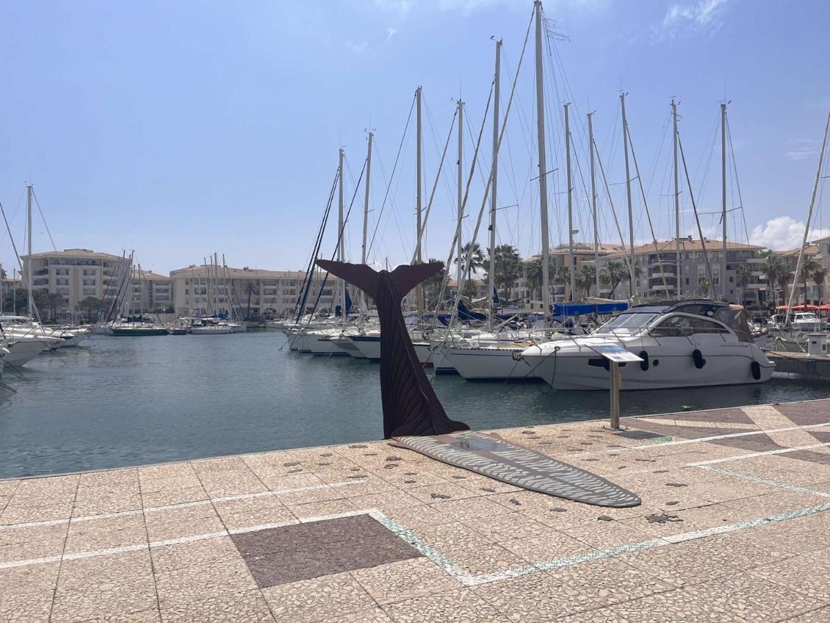 Studio Cabine A 200M De Port Frejus, Plage, Commerces, Terrasse, 4 Couchages, Menage Inclus - Fr-1-226A-31 Екстериор снимка