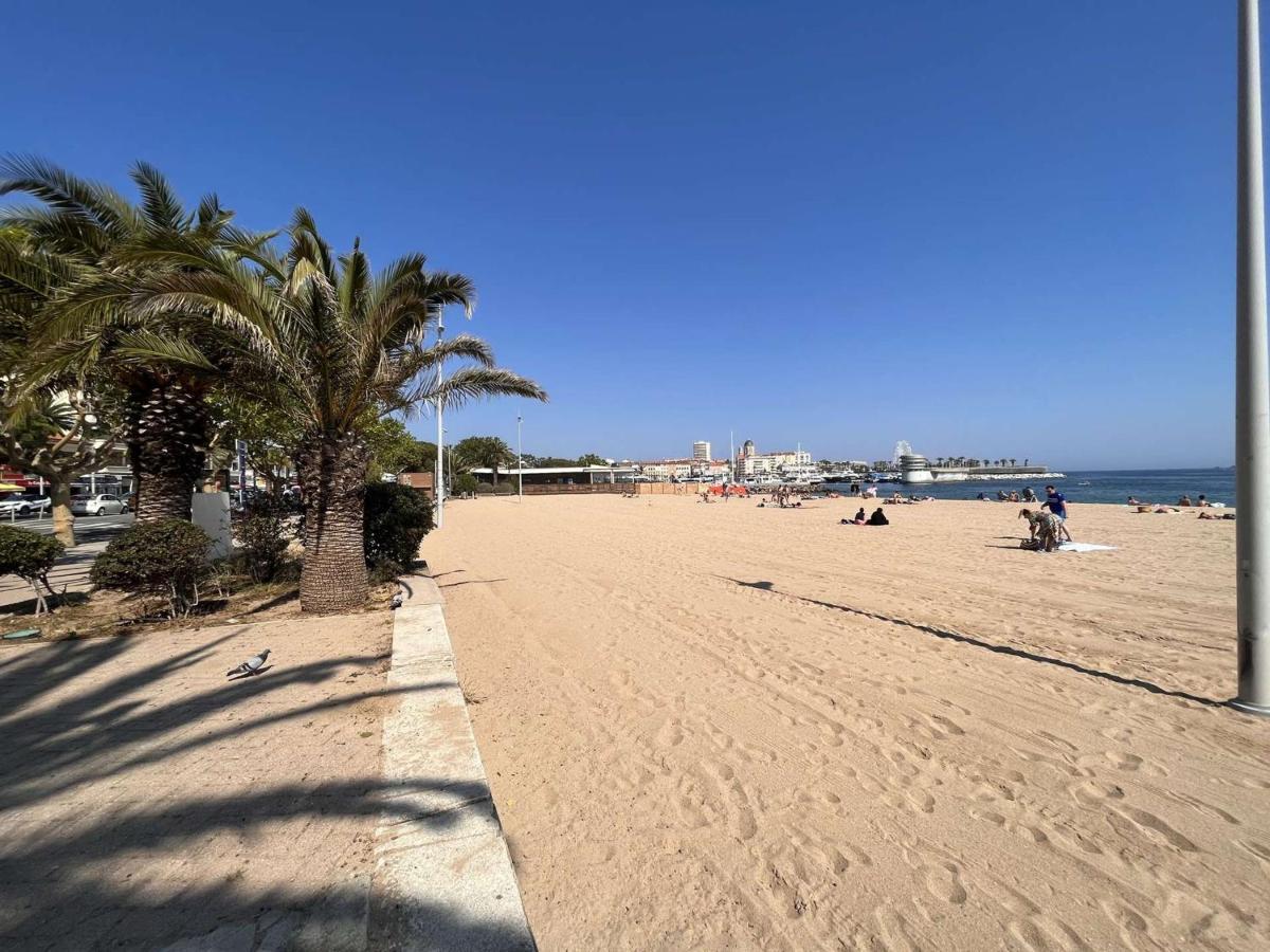 Studio Cabine A 200M De Port Frejus, Plage, Commerces, Terrasse, 4 Couchages, Menage Inclus - Fr-1-226A-31 Екстериор снимка