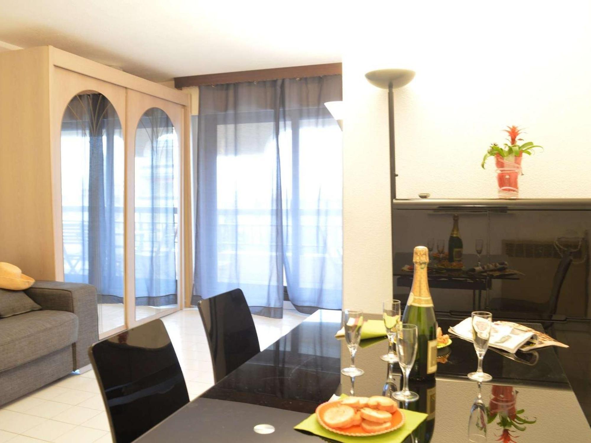 Studio Cabine A 200M De Port Frejus, Plage, Commerces, Terrasse, 4 Couchages, Menage Inclus - Fr-1-226A-31 Екстериор снимка